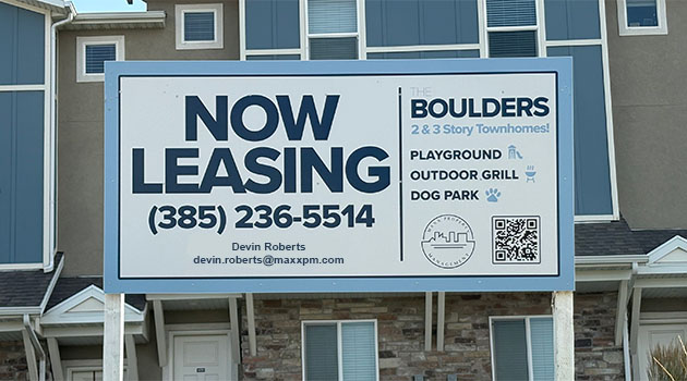 now leasing sign